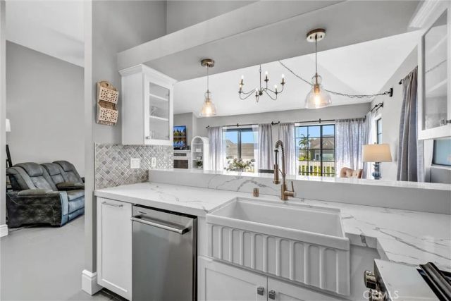 4682 WARNER Avenue C304, Huntington Beach, CA 92649