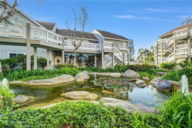 4682 WARNER Avenue C304, Huntington Beach, CA 92649