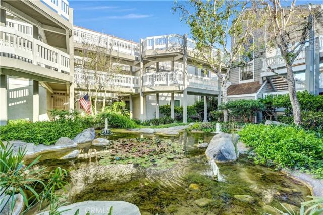 4682 WARNER Avenue C304, Huntington Beach, CA 92649