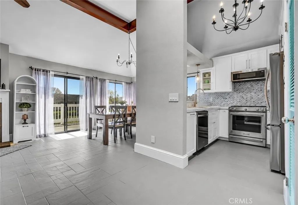 4682 WARNER Avenue C304, Huntington Beach, CA 92649