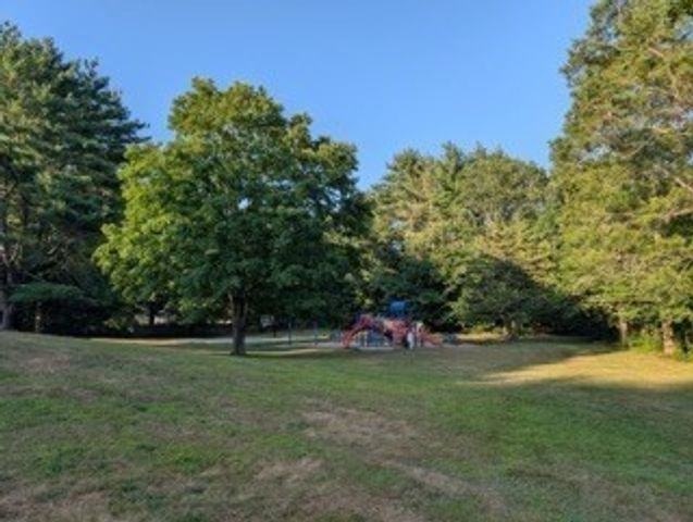 4 Allen Lane, Ipswich, MA 01938
