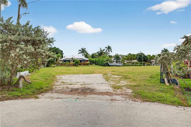 1693 BONITA CT, Naples, FL 34102