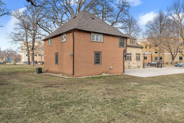 907 1st Drive NW, Austin, MN 55912