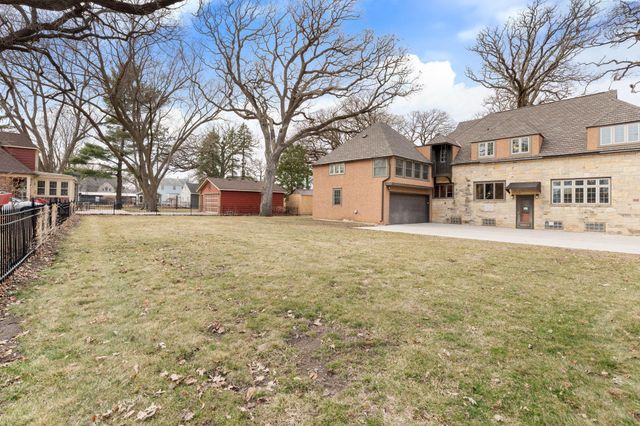 907 1st Drive NW, Austin, MN 55912