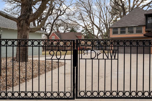 907 1st Drive NW, Austin, MN 55912
