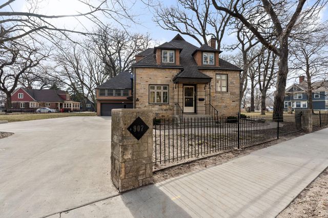 907 1st Drive NW, Austin, MN 55912