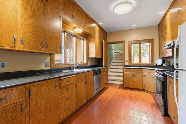907 1st Drive NW, Austin, MN 55912