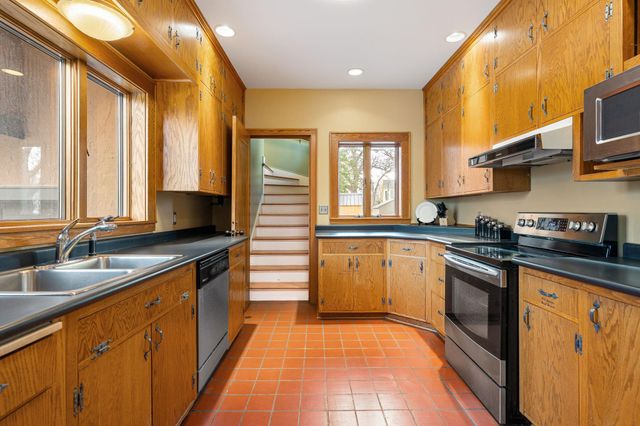 907 1st Drive NW, Austin, MN 55912