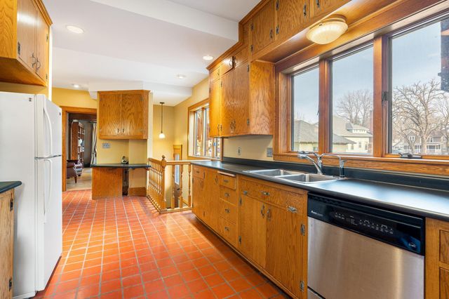907 1st Drive NW, Austin, MN 55912