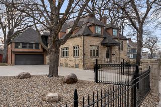 907 1st Drive NW, Austin, MN 55912