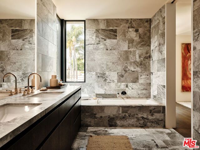 8900 Rosewood Avenue, West Hollywood, CA 90048