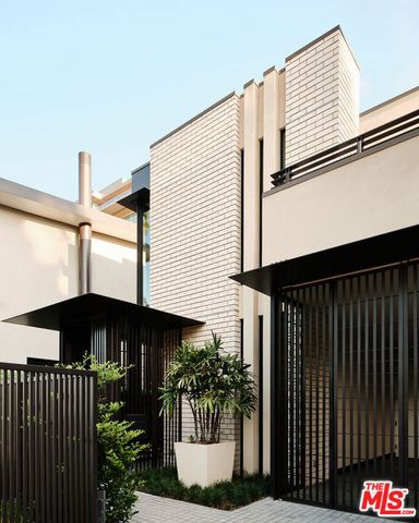 8900 Rosewood Avenue, West Hollywood, CA 90048