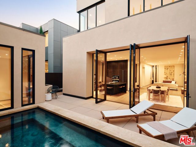 8900 Rosewood Avenue, West Hollywood, CA 90048