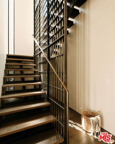 8900 Rosewood Avenue, West Hollywood, CA 90048