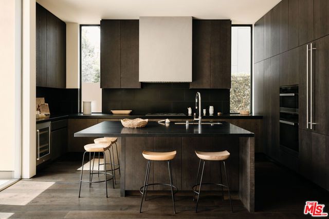 8900 Rosewood Avenue, West Hollywood, CA 90048