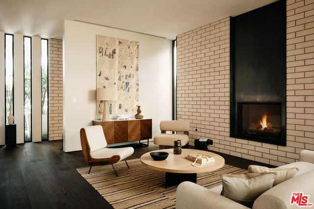 8900 Rosewood Avenue, West Hollywood, CA 90048