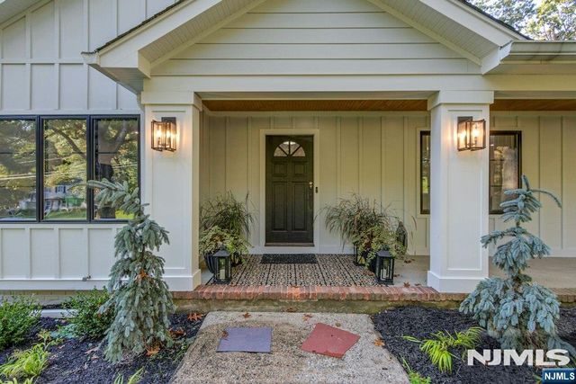 888 Briarwoods Road, Franklin Lakes, NJ 07417
