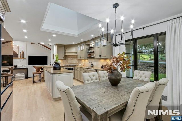 888 Briarwoods Road, Franklin Lakes, NJ 07417