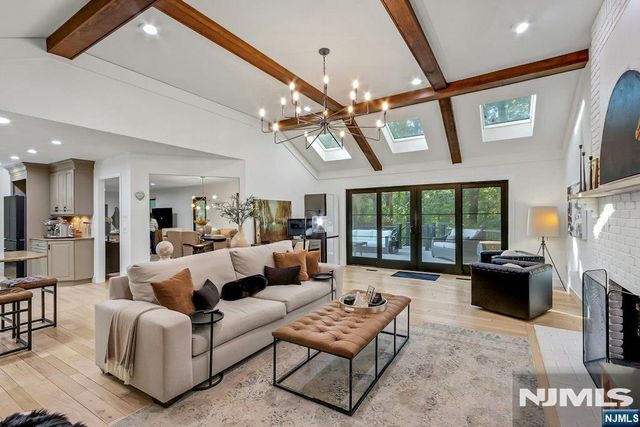 888 Briarwoods Road, Franklin Lakes, NJ 07417