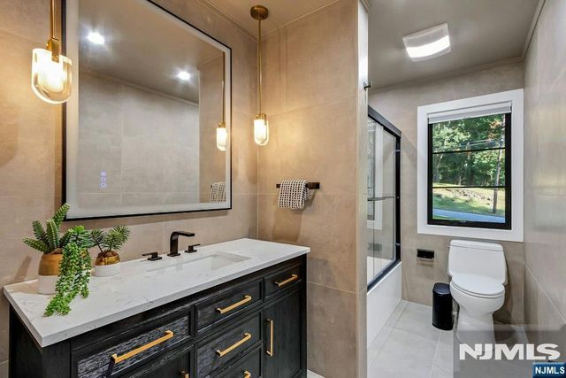 888 Briarwoods Road, Franklin Lakes, NJ 07417