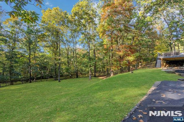 888 Briarwoods Road, Franklin Lakes, NJ 07417