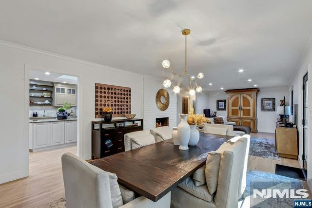 888 Briarwoods Road, Franklin Lakes, NJ 07417