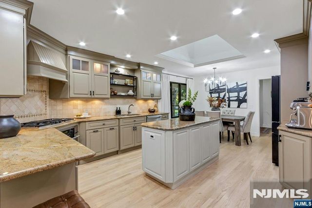 888 Briarwoods Road, Franklin Lakes, NJ 07417