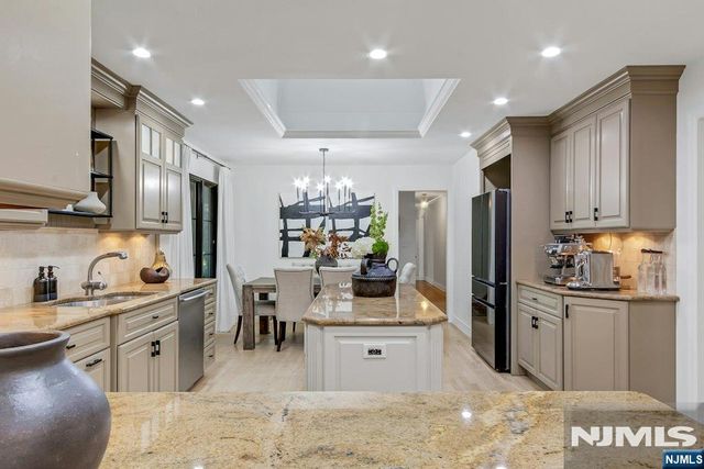 888 Briarwoods Road, Franklin Lakes, NJ 07417