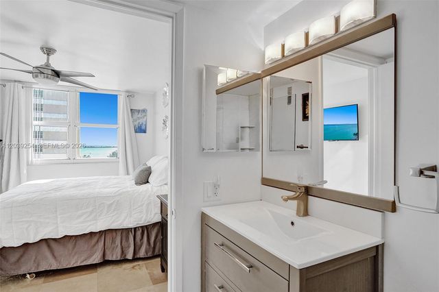770 Claughton Island Drive 1014, Miami, FL 33131