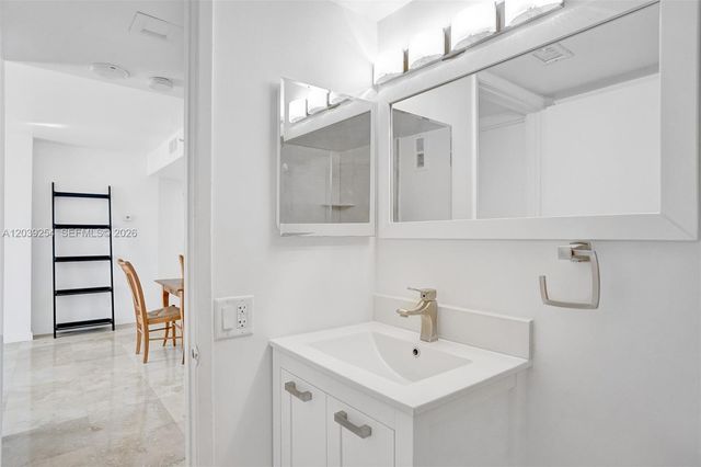 770 Claughton Island Drive 1014, Miami, FL 33131