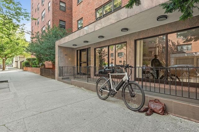 99-10 60th Avenue 5D, Corona, NY 11368