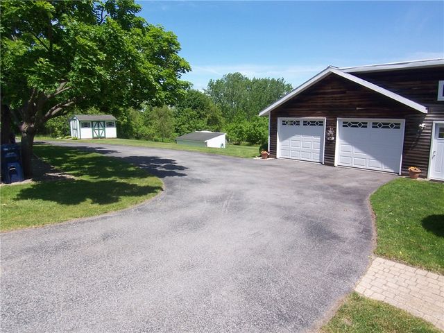 1014 Cornwall Rd, Palmyra, NY 14522
