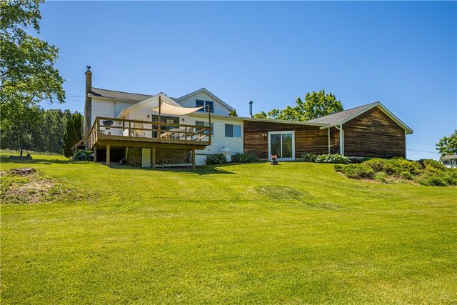1014 Cornwall Rd, Palmyra, NY 14522