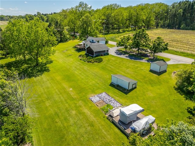 1014 Cornwall Rd, Palmyra, NY 14522