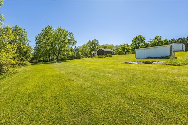 1014 Cornwall Rd, Palmyra, NY 14522