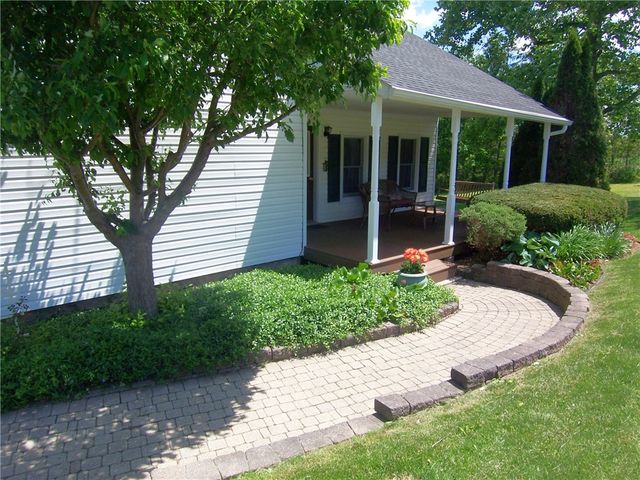 1014 Cornwall Rd, Palmyra, NY 14522