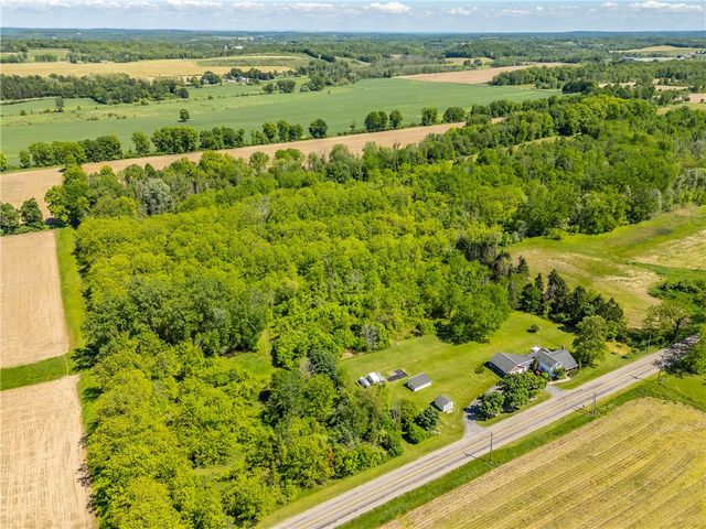 1014 Cornwall Rd, Palmyra, NY 14522