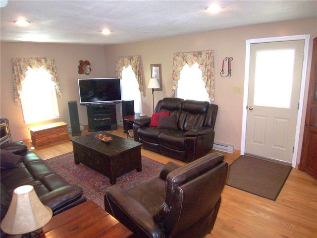 1014 Cornwall Rd, Palmyra, NY 14522
