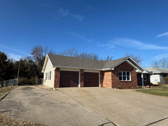 3315 N RIDGECREST DR, Columbia, MO 65202