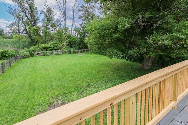 219 Garden City Drive, Salina, NY 13211