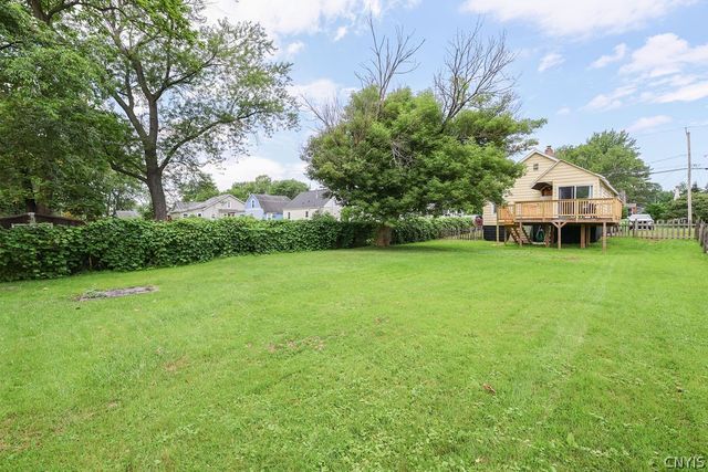 219 Garden City Drive, Salina, NY 13211