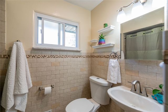 519 Jefferson St, Evans City Boro, PA 16033