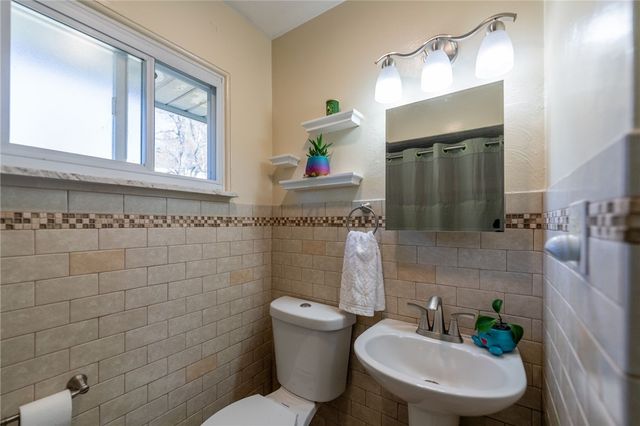 519 Jefferson St, Evans City Boro, PA 16033