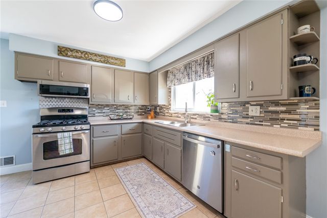 519 Jefferson St, Evans City Boro, PA 16033