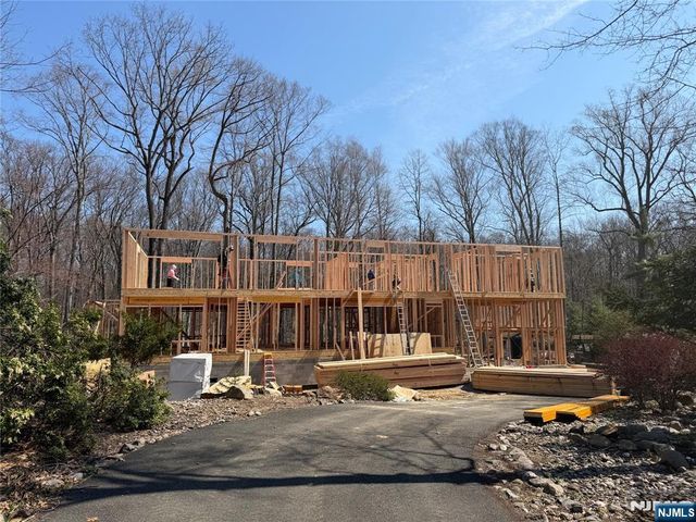 20 Cambridge Drive, Allendale, NJ 07401