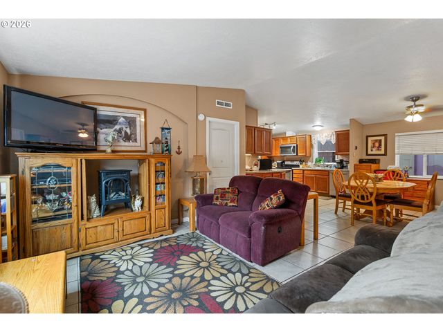 483 RYE St, Woodburn, OR 97071