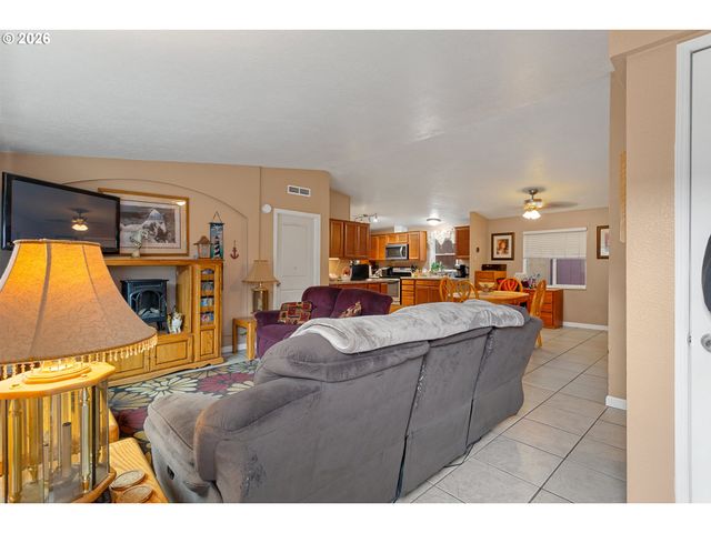 483 RYE St, Woodburn, OR 97071