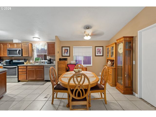 483 RYE St, Woodburn, OR 97071