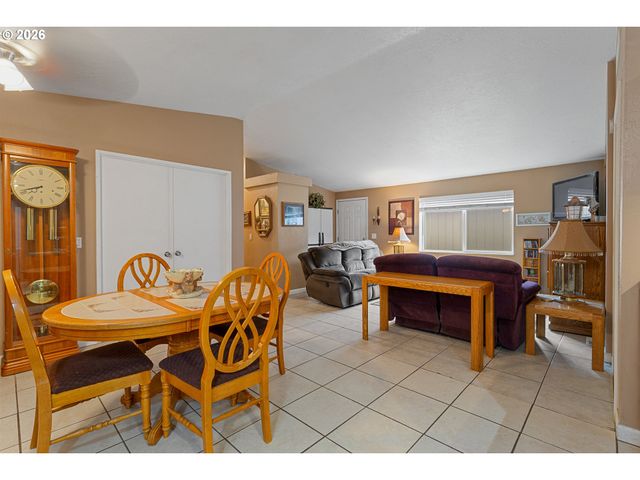 483 RYE St, Woodburn, OR 97071