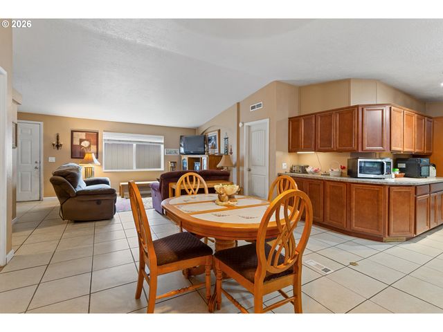 483 RYE St, Woodburn, OR 97071